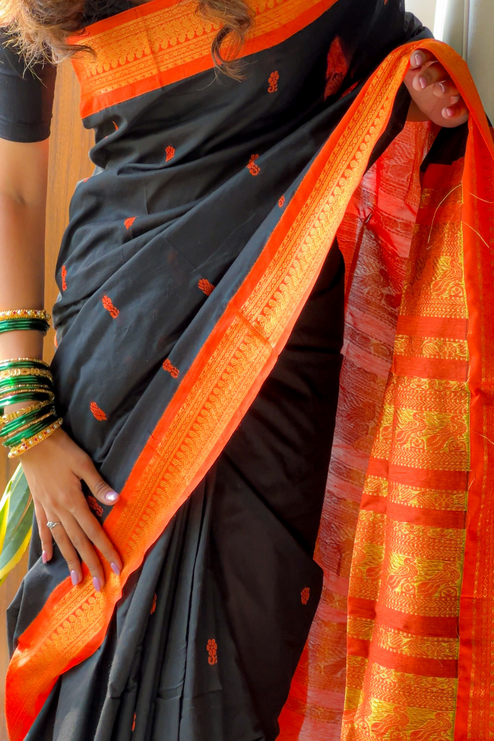 Kavya (black / orange)