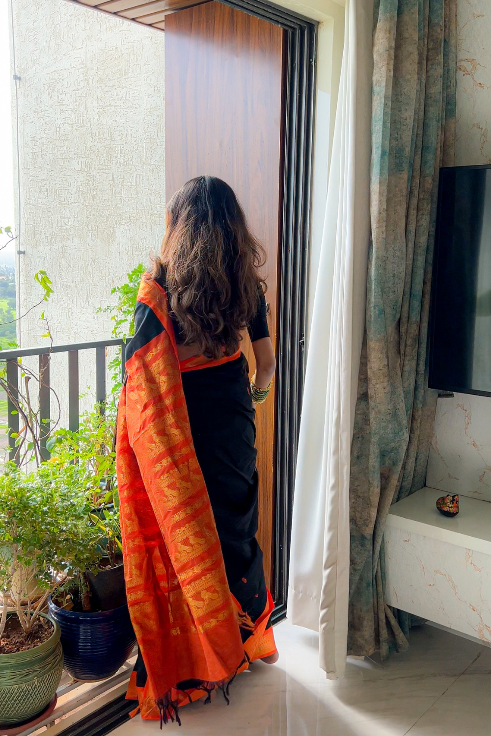 Kavya (black / orange)
