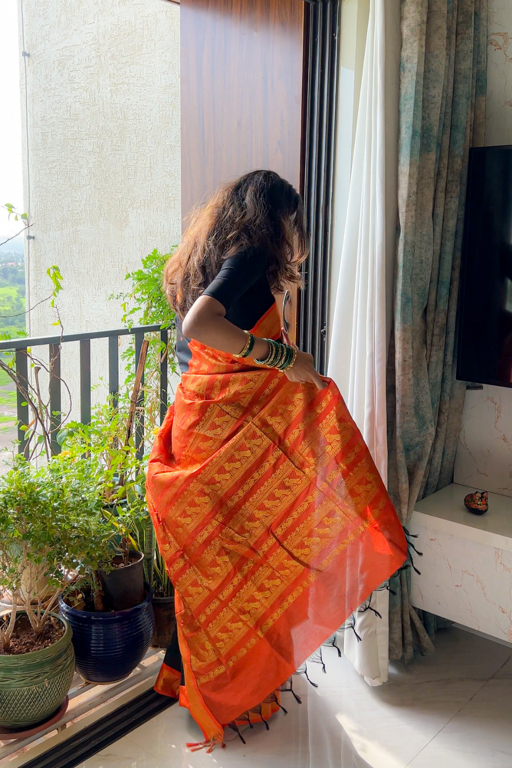 Kavya (black / orange)