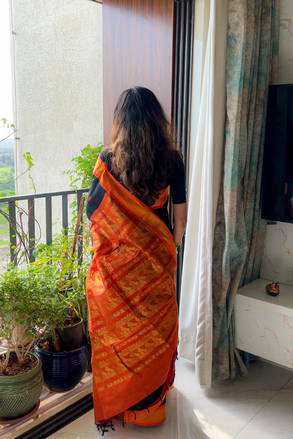 Kavya (black / orange)