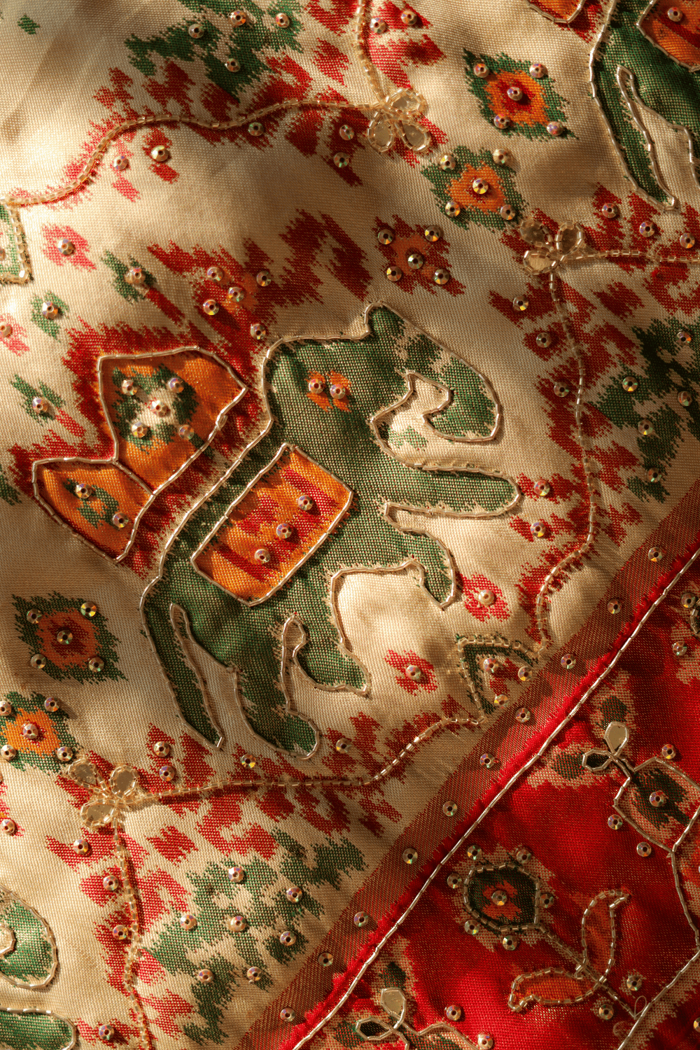 Gaja Gamini (Red & White Patola)