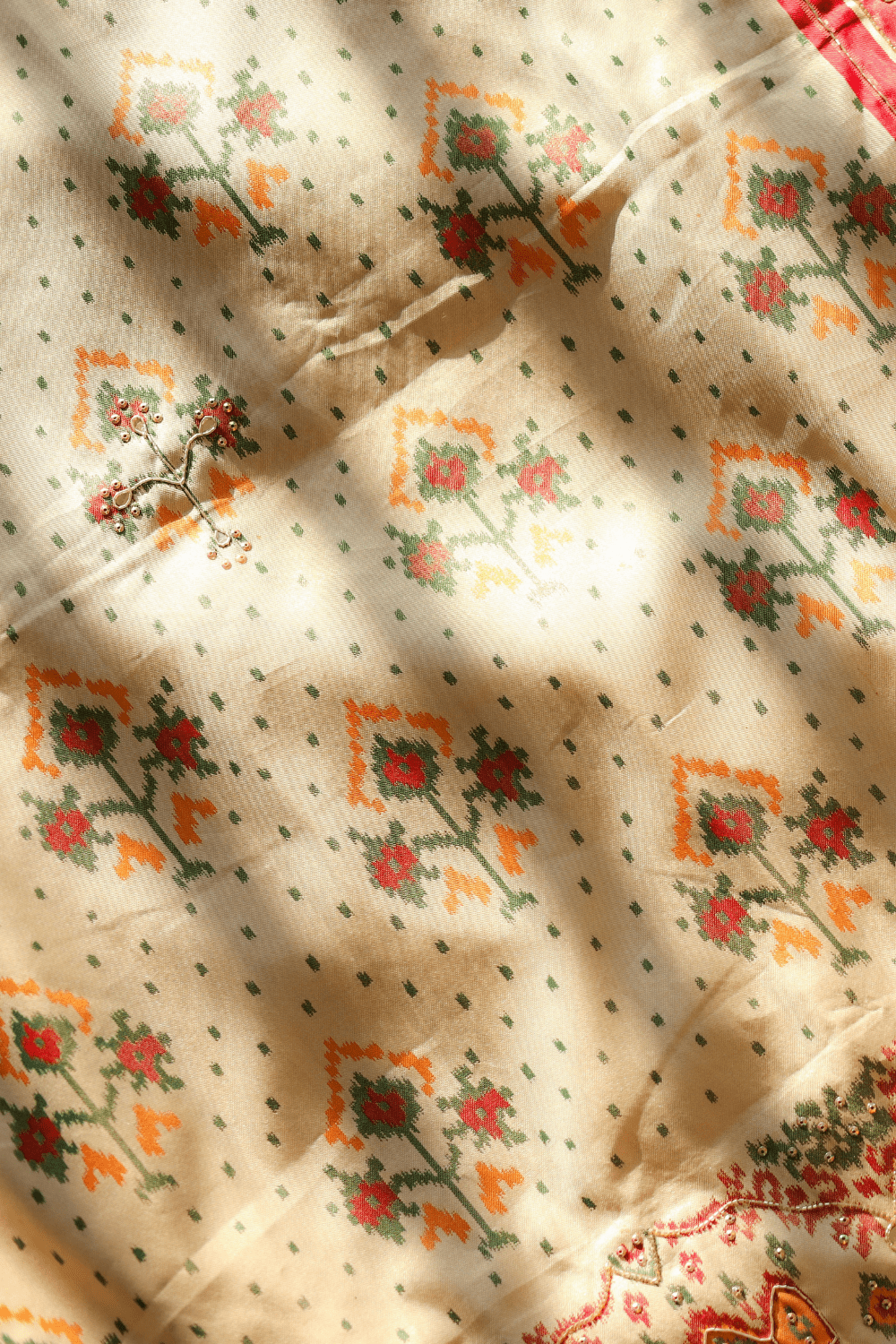 Gaja Gamini (Red & White Patola)