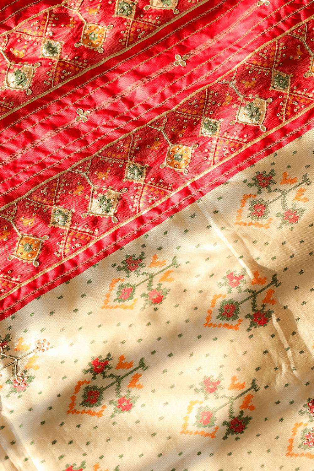 Gaja Gamini (Red & White Patola)
