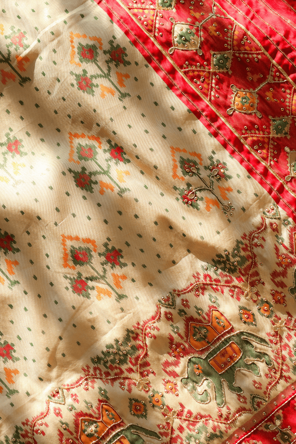 Gaja Gamini (Red & White Patola)