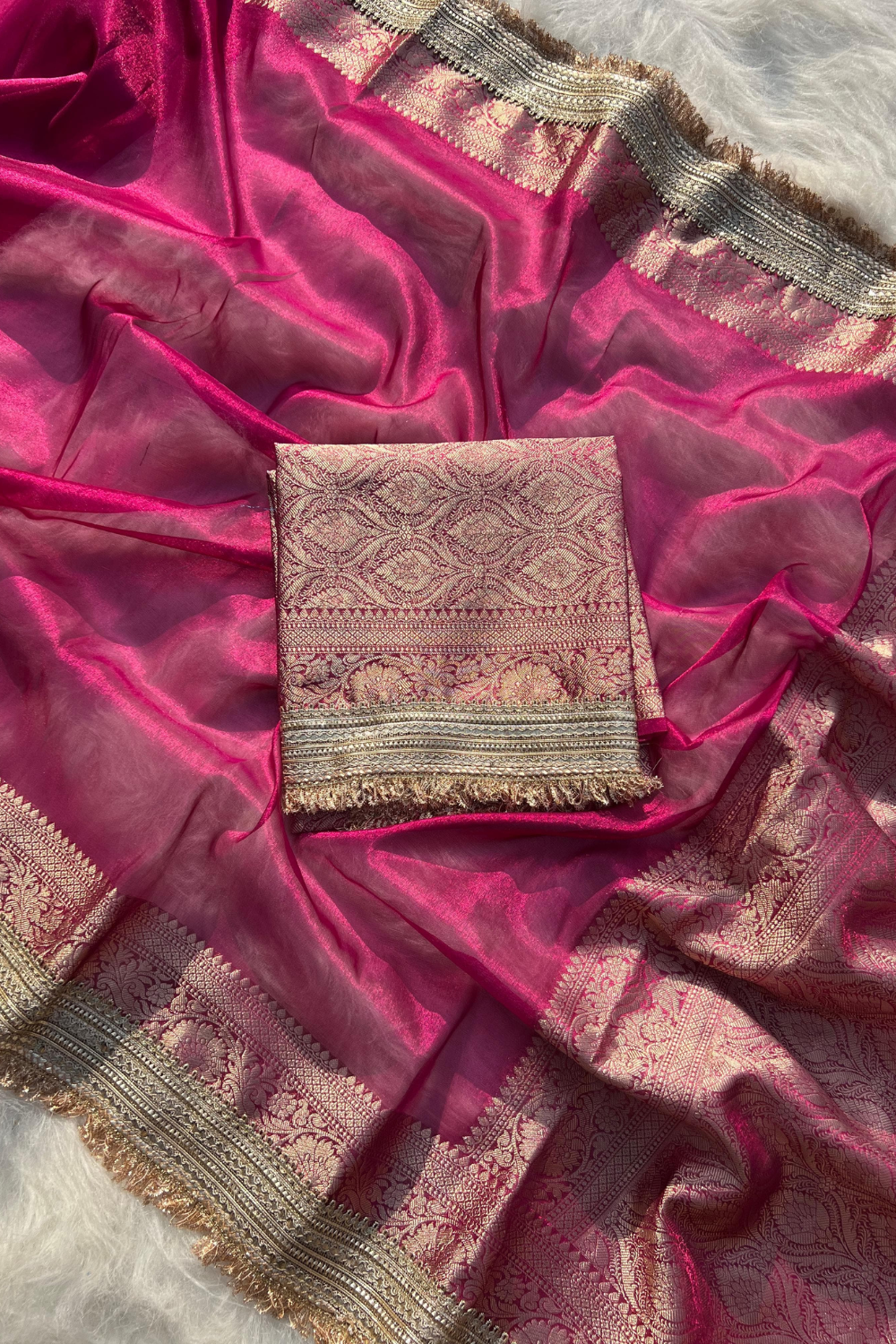 Gulabi Nazaqat